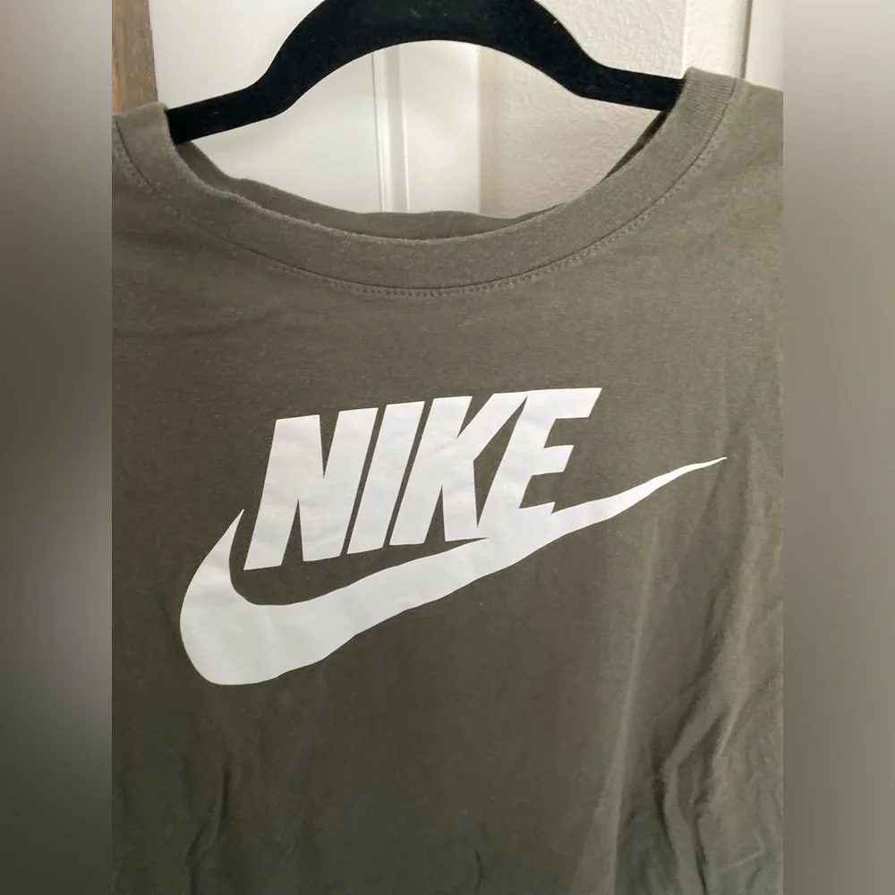 NWOT - Men’s Nike Short Sleeve T-Shirt - Size Large